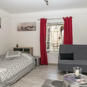 Avec Vue Sur Les Arénes Arles